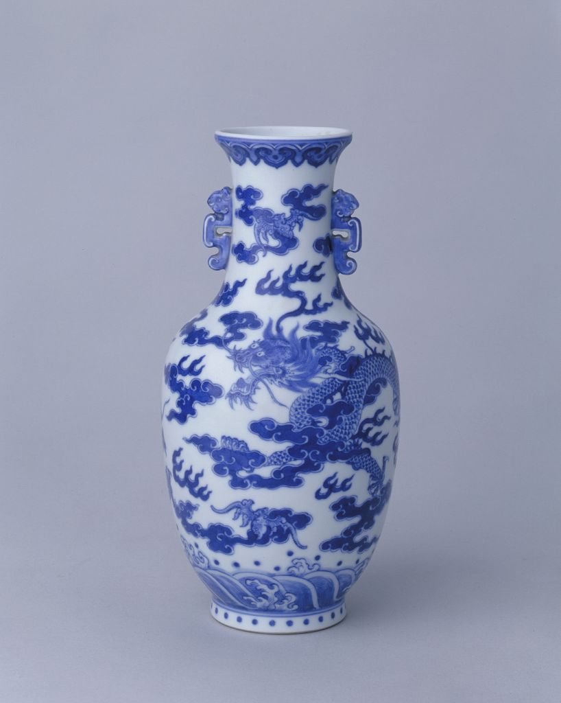 图片[1]-Blue and white dragon dragon shaped dragon ear vase-China Archive